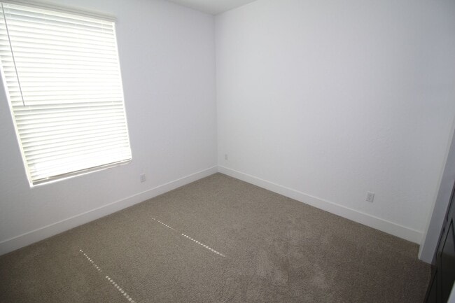 Photo - 2737 E Tamarind Dr