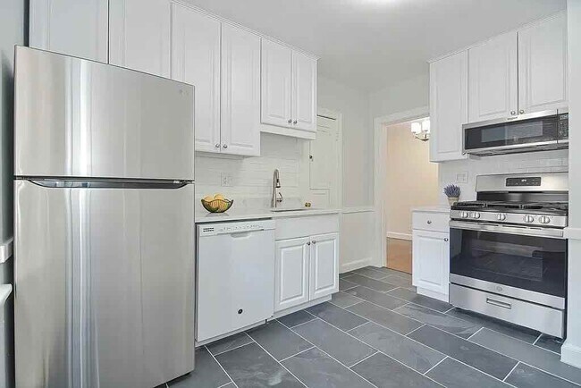 Photo - 35 Chiswick Rd Unit #4