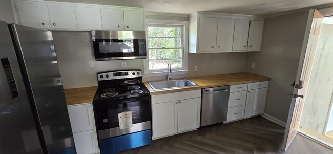 Photo - 107 Hollingshead Ave