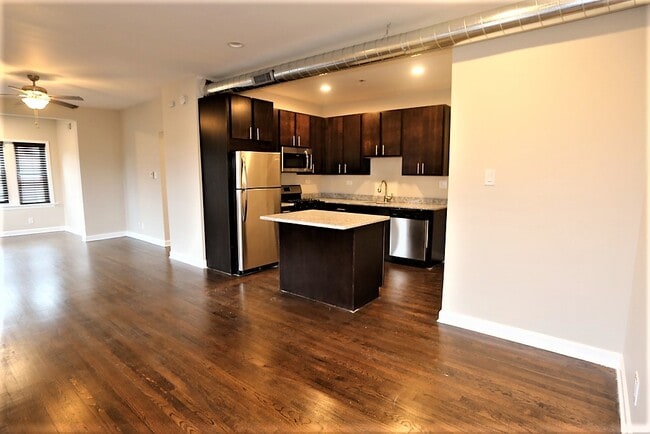 Building Photo - 1432 W Farragut Ave Unit 2A Rental