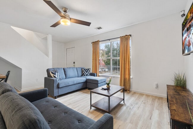 Photo - 1308 W Brevard St Unidad ID1319915P