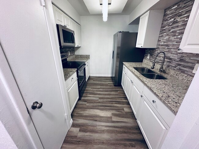 Photo - 2115 Continental Blvd