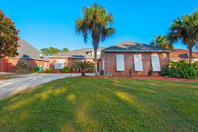 Photo - 325 Greenwood Way