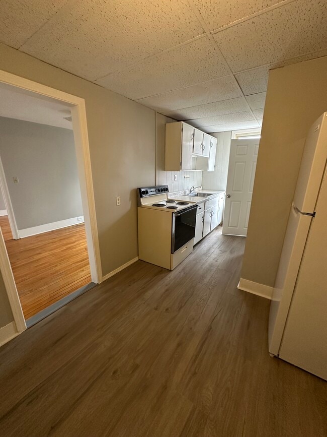 Building Photo - 156 Main St Unit 3