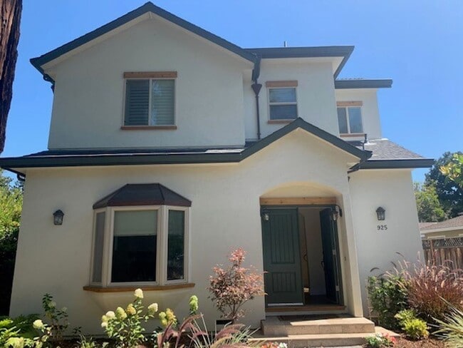 Building Photo - Beautiful Home Downtown Menlo Park