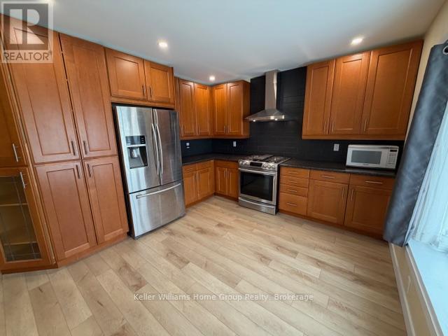 Photo - 460 Main St N