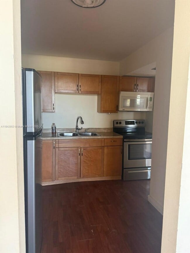 Photo - 2025 NE 164th St Unit 818