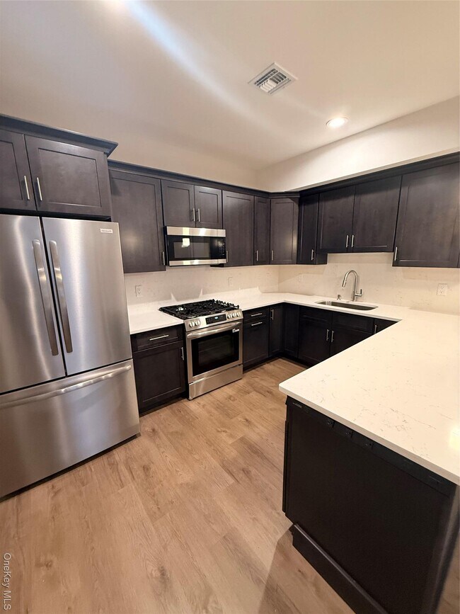 Photo - 122 Greenwich Ave Unit 401