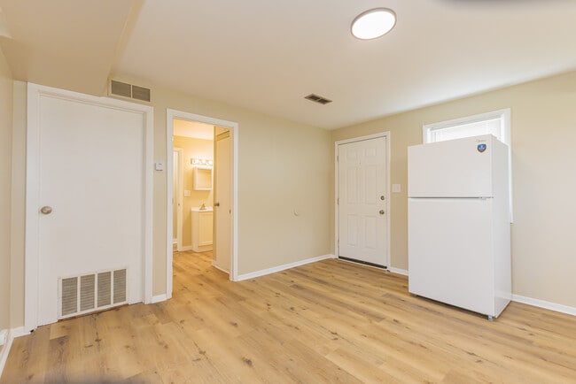 Photo - 4609 S Madison St