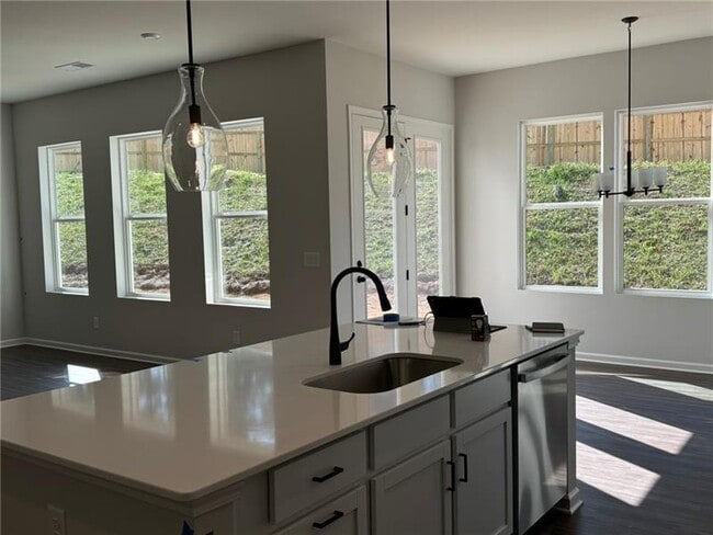 Photo - 209 Artisan Dr SE