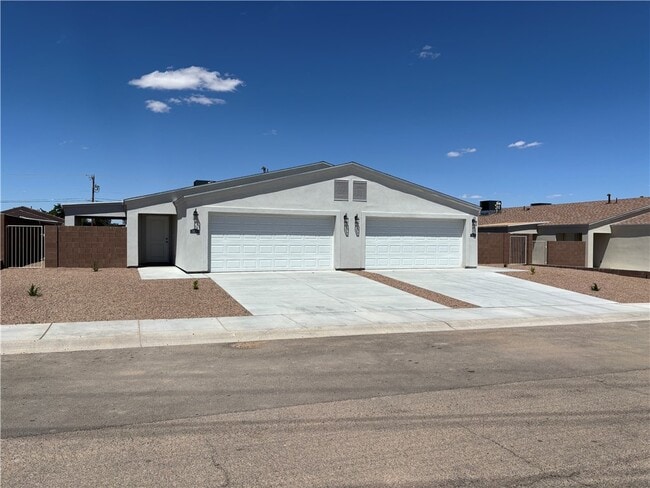 Building Photo - 915 E Berk Ave