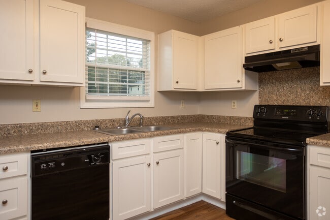 2BR,1.5BA - 1,105SF - Kitchen