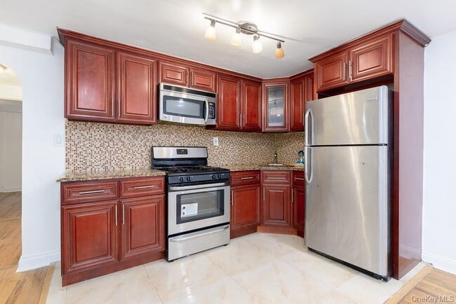 657 E 96th St Unit 1