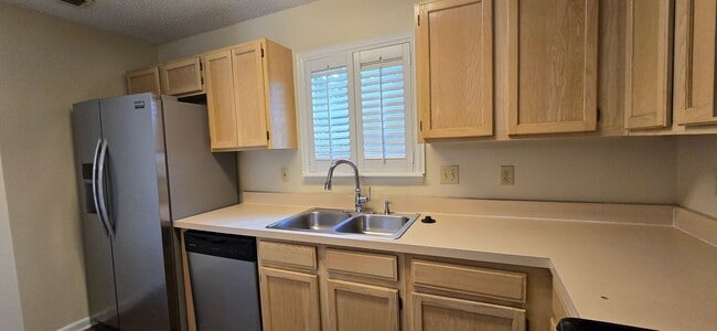 Photo - PRICE REDUCTION AND 1/2 off First Month's ...