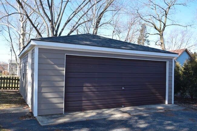 Photo - 254 W Main St