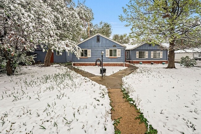 Building Photo - Charming 3-Bedroom Home with Garage & Fenced Yard – Great Location