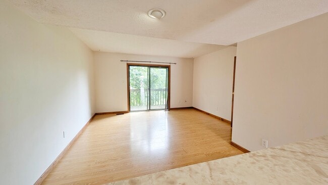 Photo - 577 E Graham Pl