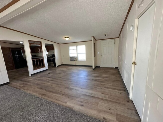 Building Photo - 1076 Breezewood Rd