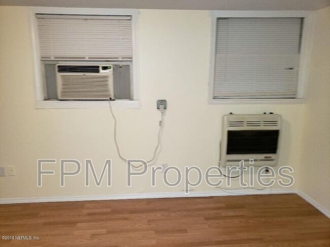 Photo - 6348 Hyde Grove Ave Unidad Garage