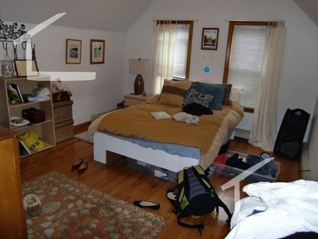 Photo - No Brokers Fee, Nice Condition, Eat-in Kitchen, Dishwasher, Laundry on a Site, Backyard