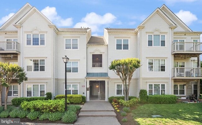 Building Photo - 12501 Hayes Ct Unit 202