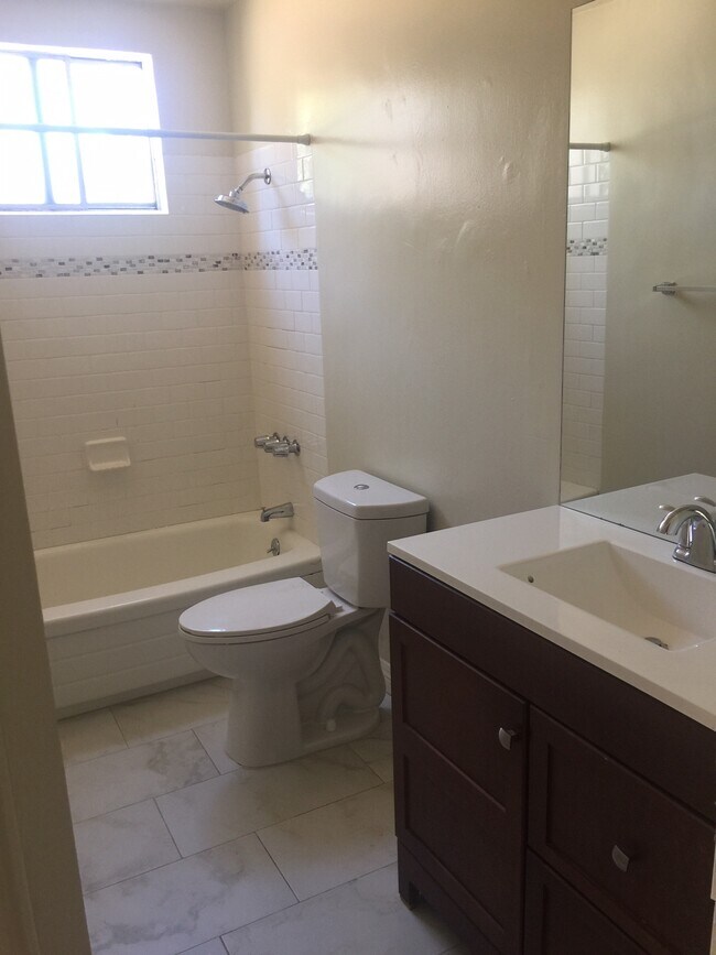 Photo - 5015 Kester Ave