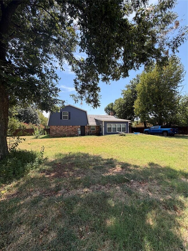 Photo - 237 E Mohr Ln