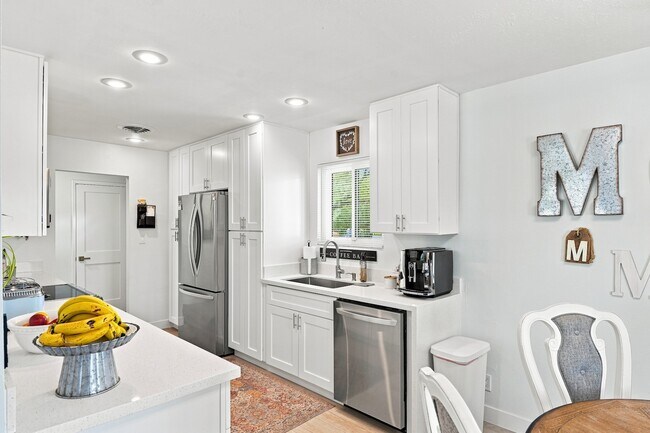 Photo - 609 Sierra Ln