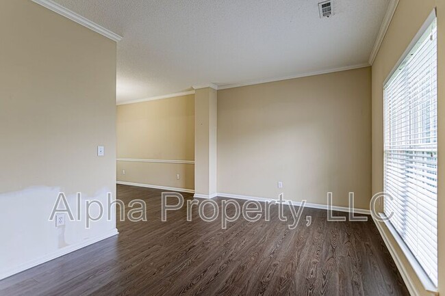 Photo - 8 Cotter Ln