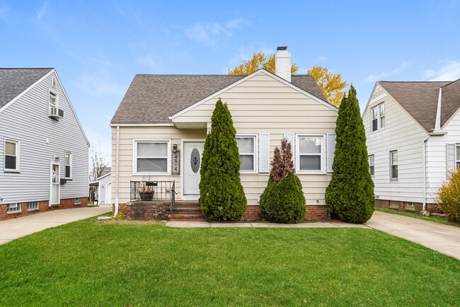 Building Photo - 4914 Lincoln Ave