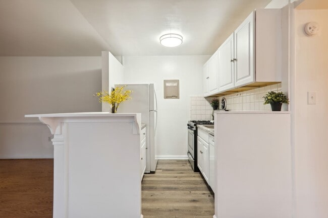 Photo - Kensington Terrace - patio level & parking