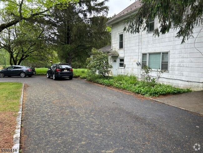 Building Photo - 11 Mt Bethel Rd Rental