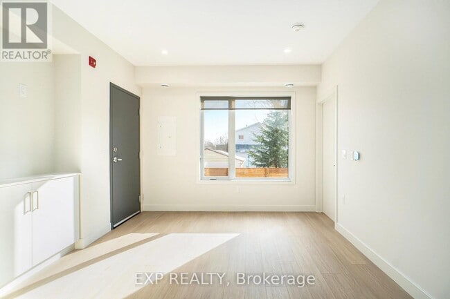 Photo - 158 Laval St