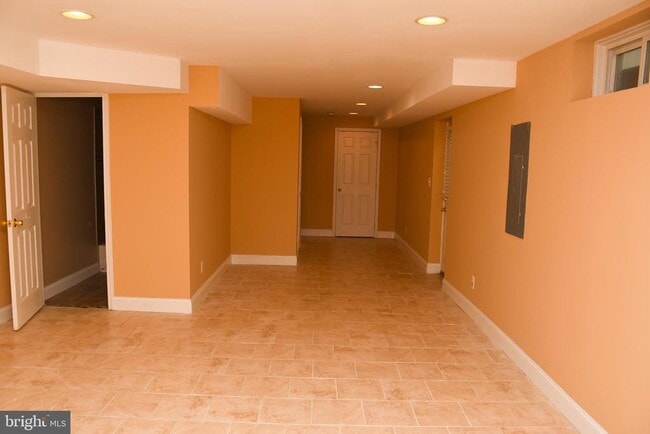 Building Photo - 6371 Forest Ave