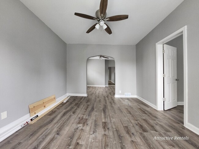 Photo - 707 E 92nd Pl