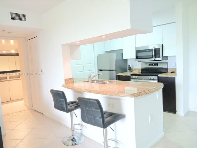 Photo - 19501 E Country Club Dr Unit 9305