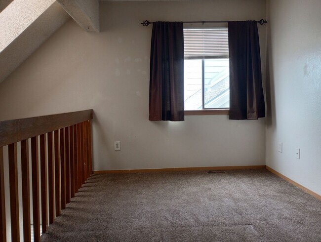 Photo - Dearborn 2 bed 1 bath, Great location off Miss. and Sable near I-225 and Aurora Mall Unit 11