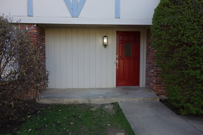 Front Entry - 7116 S Indianapolis Ave
