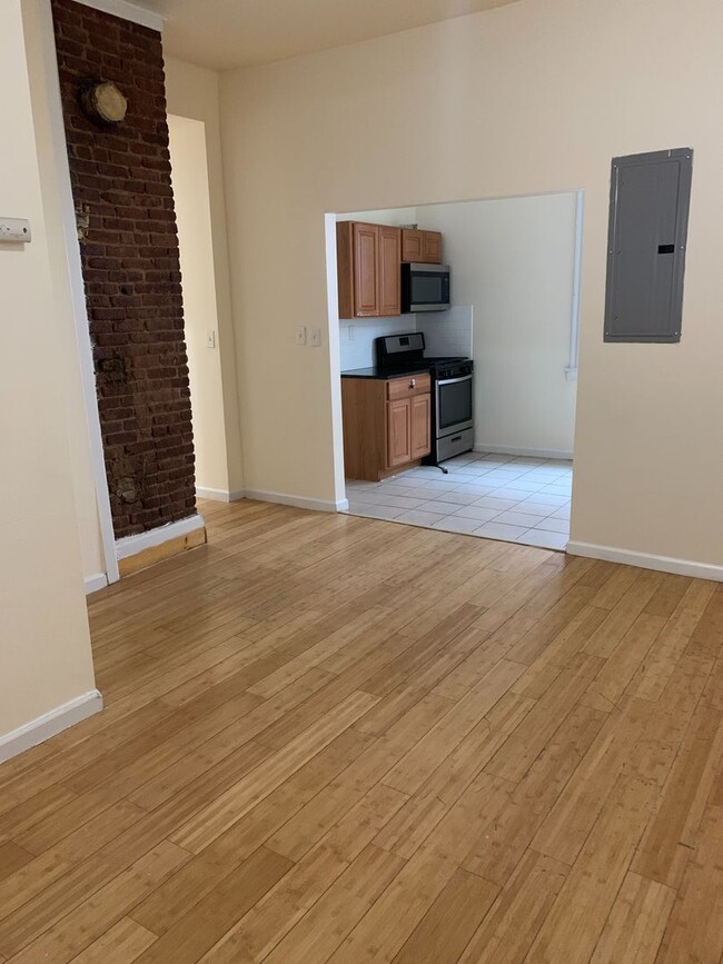 Building Photo - 14 Wainwright St Unit #1 Rental