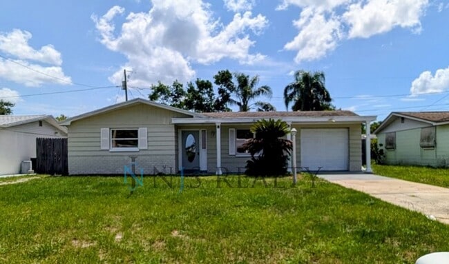 Building Photo - Newly renovated 3/1/1 NEW flooring, NEW paint, updated kitchen & bath, fenced yard.. a MUST SEE!!