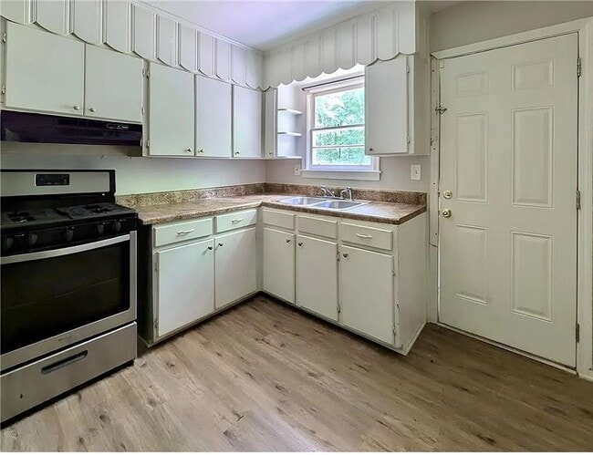 Photo - Charming Family Home | 3-4 Bedrooms | Large Yard | Convenient Location
