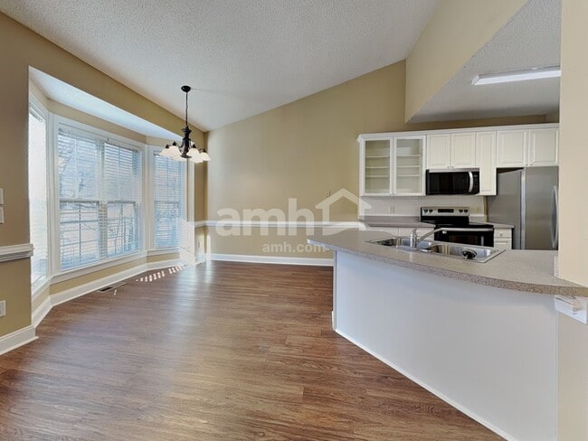 Photo - 702 Landing View Dr