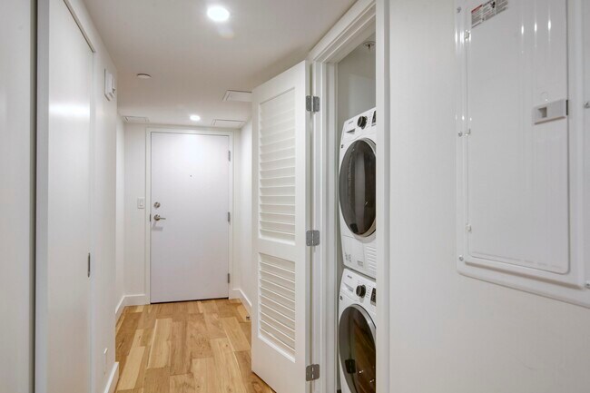 Photo - 3460 Rue Peel Unit 212
