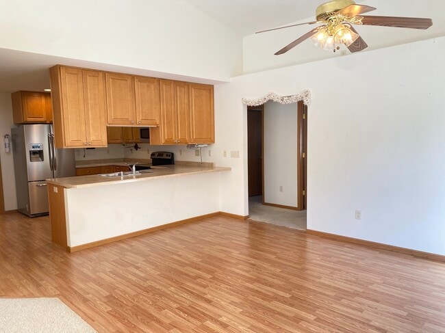 Photo - 303 Crestwood Ln