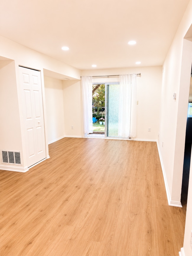 Building Photo - 15128 Beverly Dr Unit A