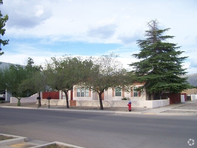 Building Photo - Cute 2 Bd / 1 Ba Home - A must see!