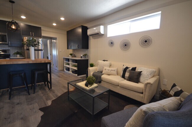 Photo - 560 SW Paiute St