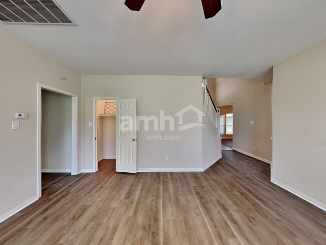 Photo - 501 Falcon Lake Dr