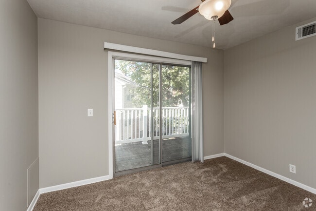 3BR, 1.5BA - 1,152 SF