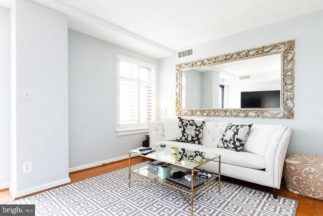 Photo - 2400 Clarendon Blvd Unidad 906